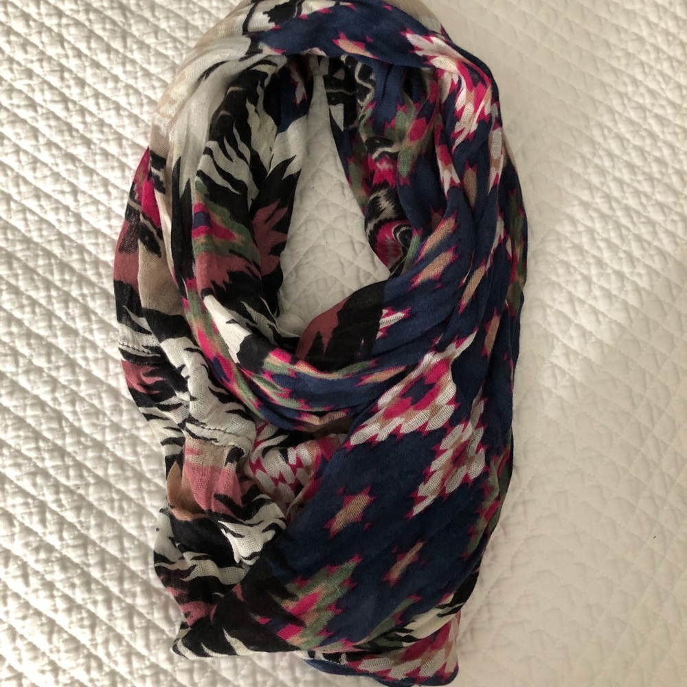 Aztec Infinity Scarf - Picture 4 of 5